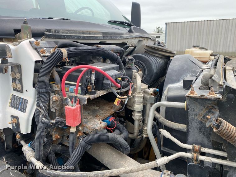 image for item KB9442 2005 GMC C7500  tank truck