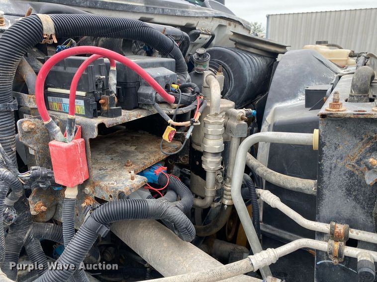 image for item KB9442 2005 GMC C7500  tank truck