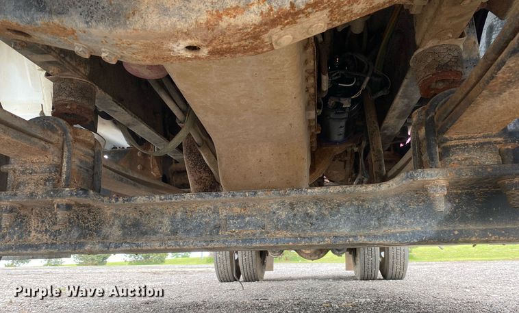 image for item KB9442 2005 GMC C7500  tank truck