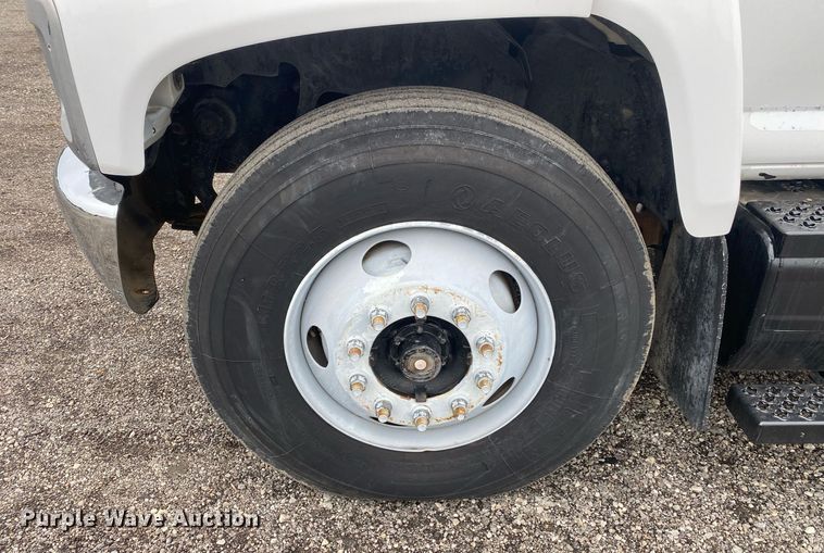 image for item KB9442 2005 GMC C7500  tank truck