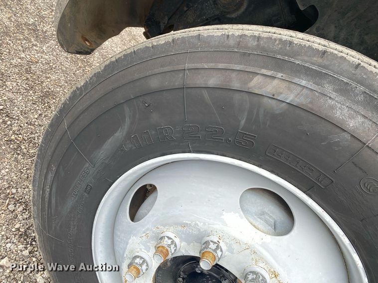 image for item KB9442 2005 GMC C7500  tank truck