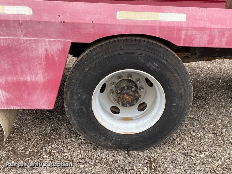 image for item KB9442 2005 GMC C7500  tank truck