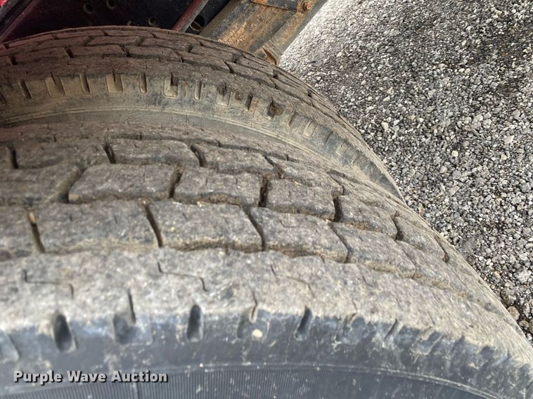 image for item KB9442 2005 GMC C7500  tank truck