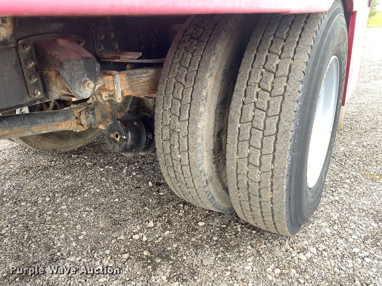 image for item KB9442 2005 GMC C7500  tank truck