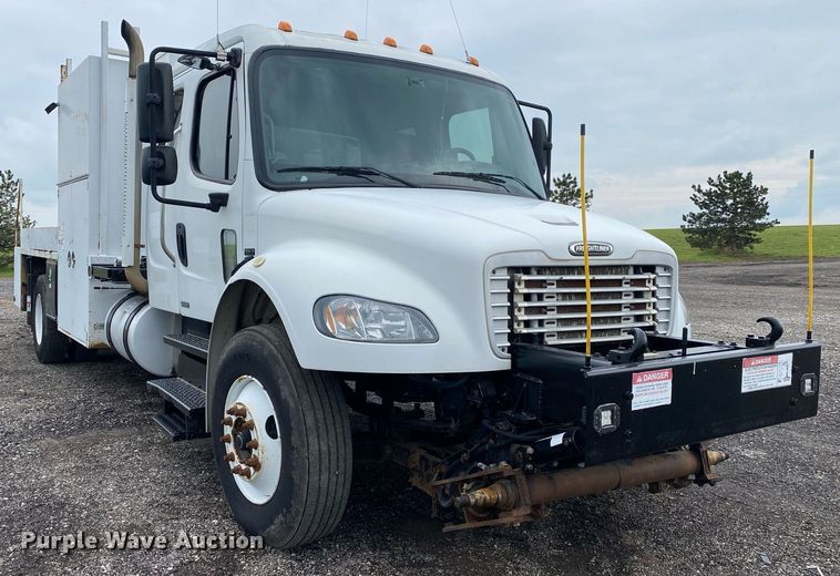 image for item KB9446 2005 Freightliner Business Class M2  utility / service truck