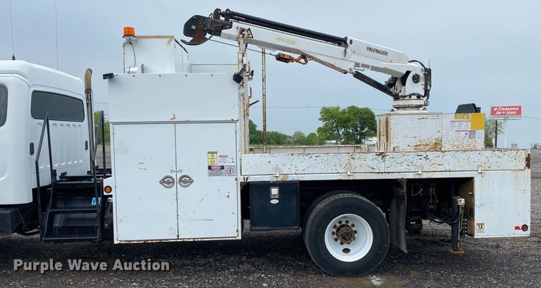 image for item KB9446 2005 Freightliner Business Class M2  utility / service truck