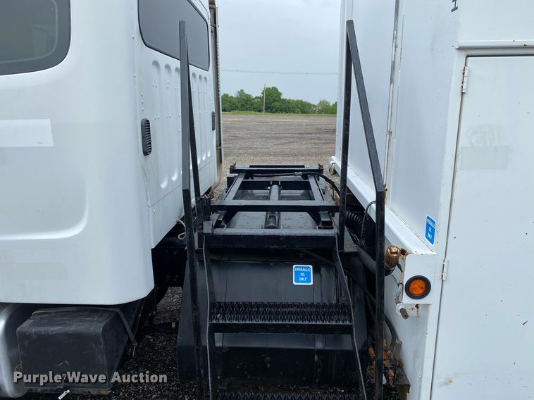 image for item KB9446 2005 Freightliner Business Class M2  utility / service truck