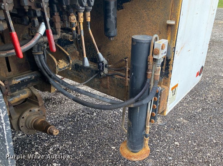 image for item KB9446 2005 Freightliner Business Class M2  utility / service truck