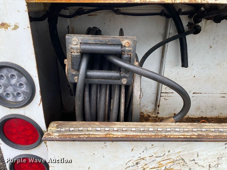 image for item KB9446 2005 Freightliner Business Class M2  utility / service truck