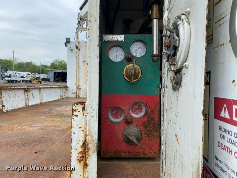 image for item KB9446 2005 Freightliner Business Class M2  utility / service truck