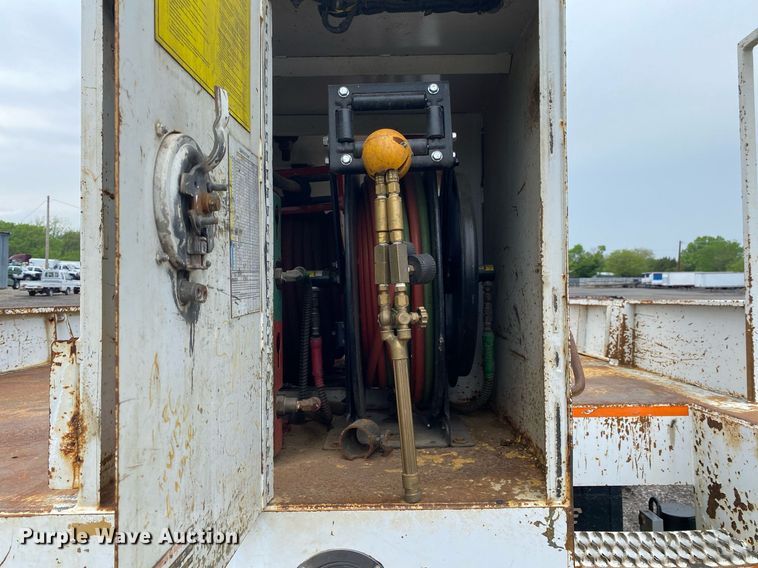 image for item KB9446 2005 Freightliner Business Class M2  utility / service truck