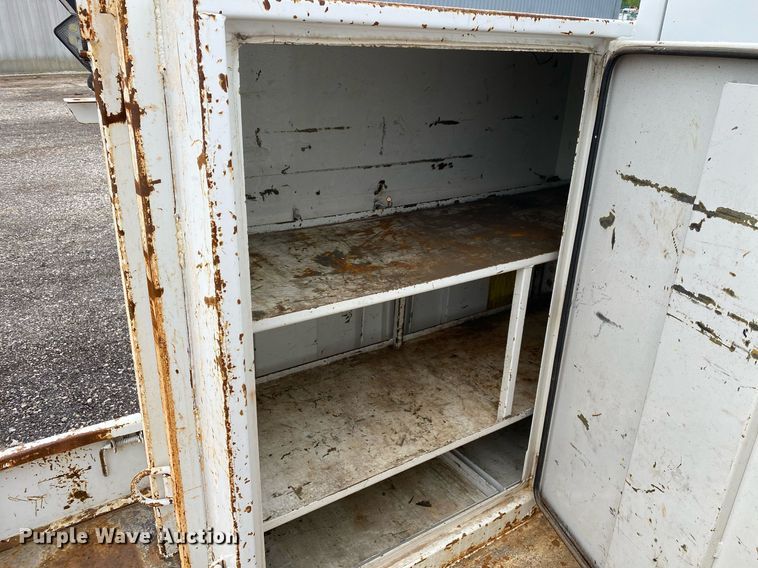 image for item KB9446 2005 Freightliner Business Class M2  utility / service truck