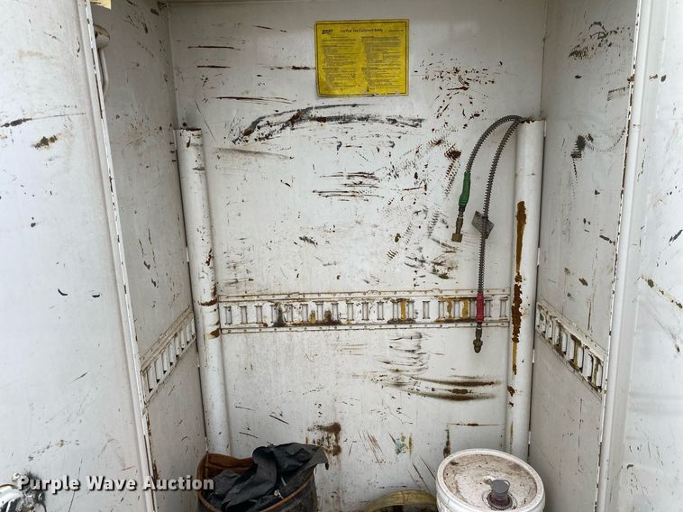 image for item KB9446 2005 Freightliner Business Class M2  utility / service truck