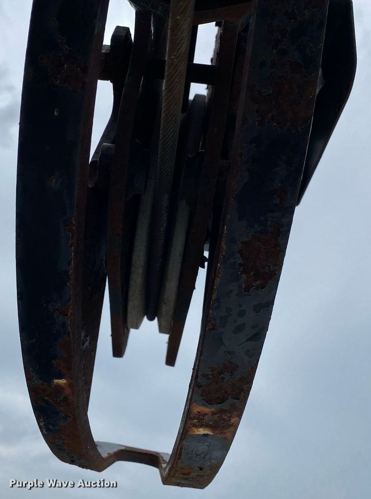 image for item KB9446 2005 Freightliner Business Class M2  utility / service truck