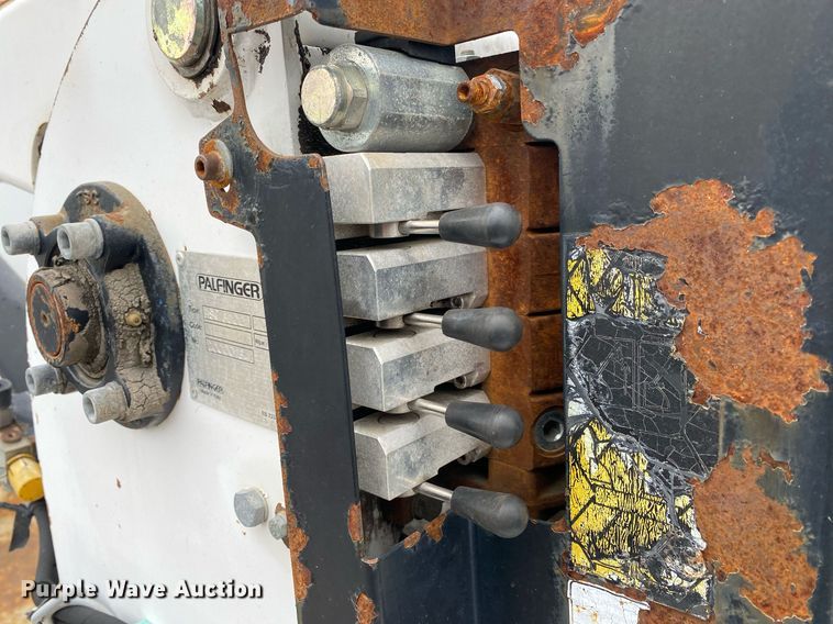 image for item KB9446 2005 Freightliner Business Class M2  utility / service truck