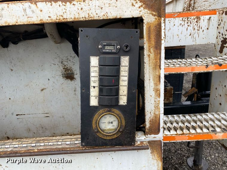 image for item KB9446 2005 Freightliner Business Class M2  utility / service truck