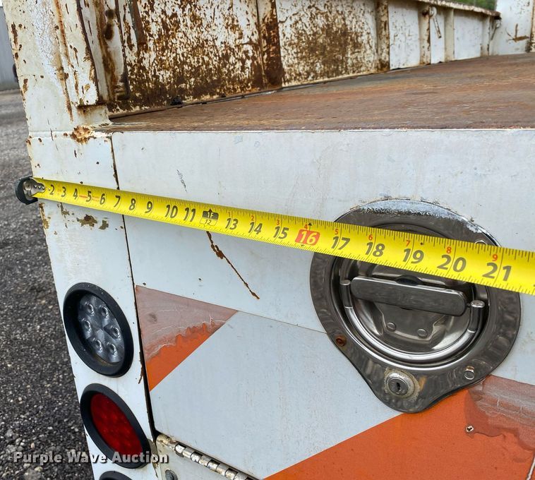 image for item KB9446 2005 Freightliner Business Class M2  utility / service truck