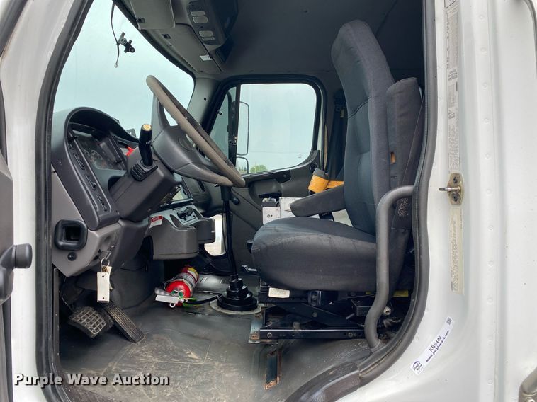 image for item KB9446 2005 Freightliner Business Class M2  utility / service truck