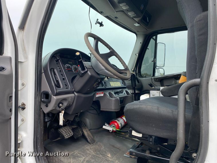 image for item KB9446 2005 Freightliner Business Class M2  utility / service truck