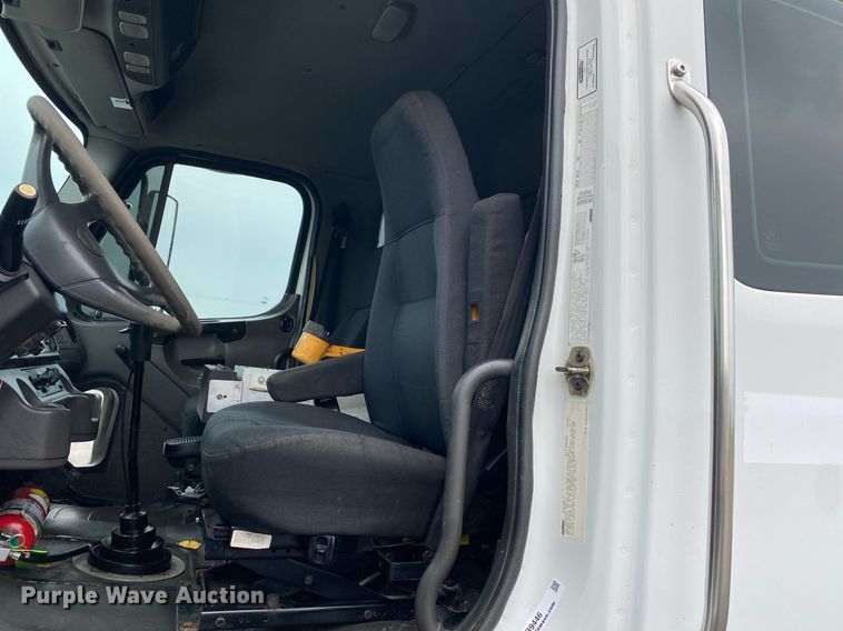 image for item KB9446 2005 Freightliner Business Class M2  utility / service truck