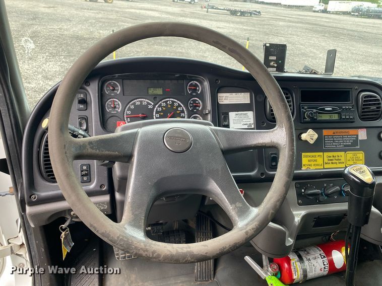 image for item KB9446 2005 Freightliner Business Class M2  utility / service truck