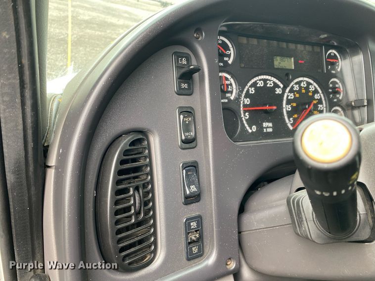 image for item KB9446 2005 Freightliner Business Class M2  utility / service truck