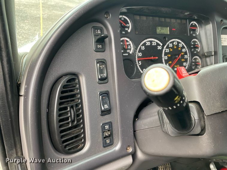 image for item KB9446 2005 Freightliner Business Class M2  utility / service truck