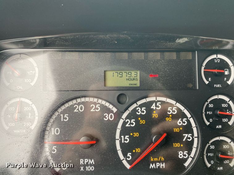 image for item KB9446 2005 Freightliner Business Class M2  utility / service truck