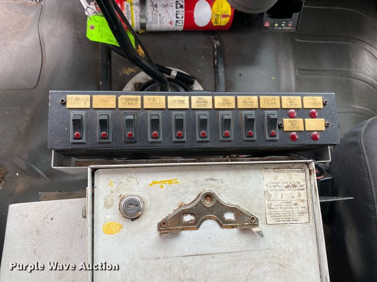 image for item KB9446 2005 Freightliner Business Class M2  utility / service truck