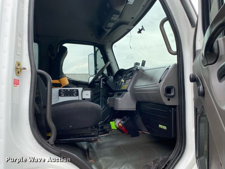 image for item KB9446 2005 Freightliner Business Class M2  utility / service truck