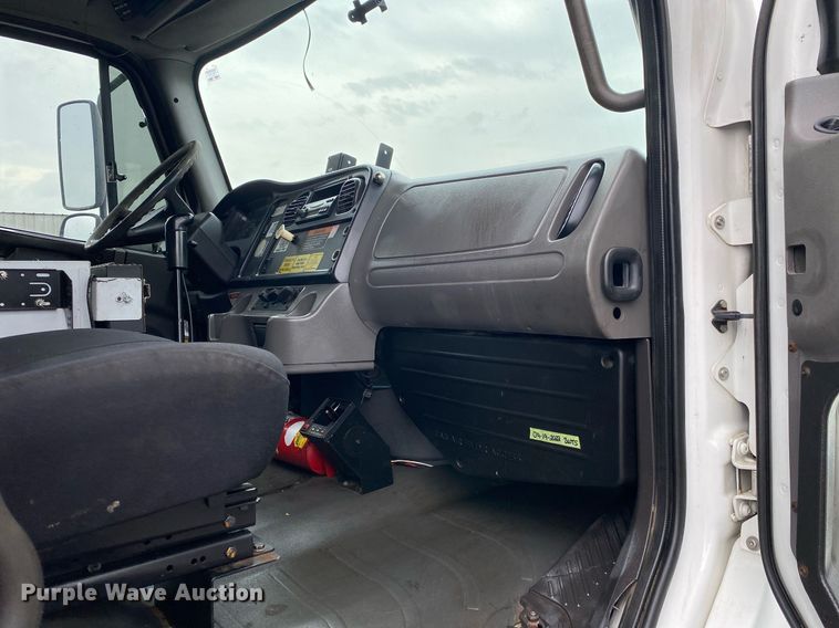 image for item KB9446 2005 Freightliner Business Class M2  utility / service truck