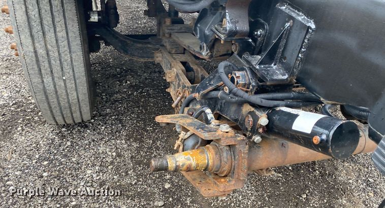 image for item KB9446 2005 Freightliner Business Class M2  utility / service truck