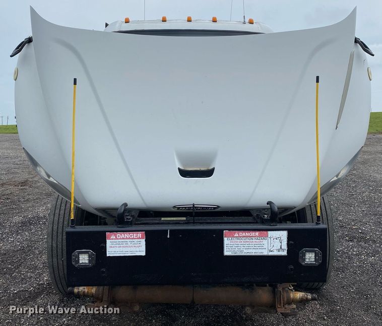 image for item KB9446 2005 Freightliner Business Class M2  utility / service truck