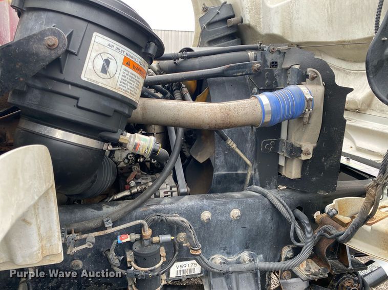 image for item KB9446 2005 Freightliner Business Class M2  utility / service truck