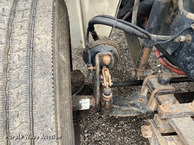 image for item KB9446 2005 Freightliner Business Class M2  utility / service truck