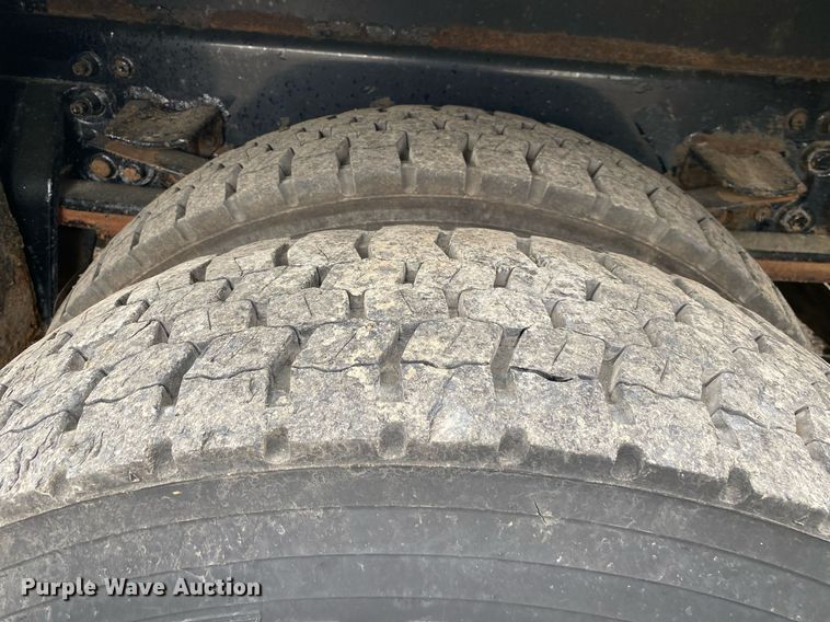 image for item KB9446 2005 Freightliner Business Class M2  utility / service truck