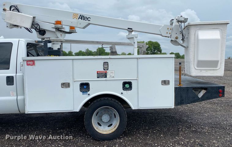 image for item KB9452 2011 Ford F450 Super Duty  bucket truck