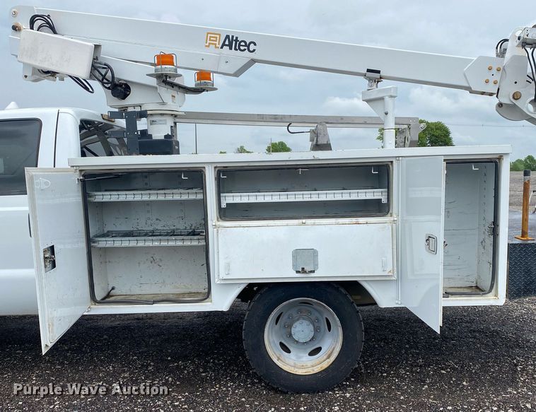 image for item KB9452 2011 Ford F450 Super Duty  bucket truck