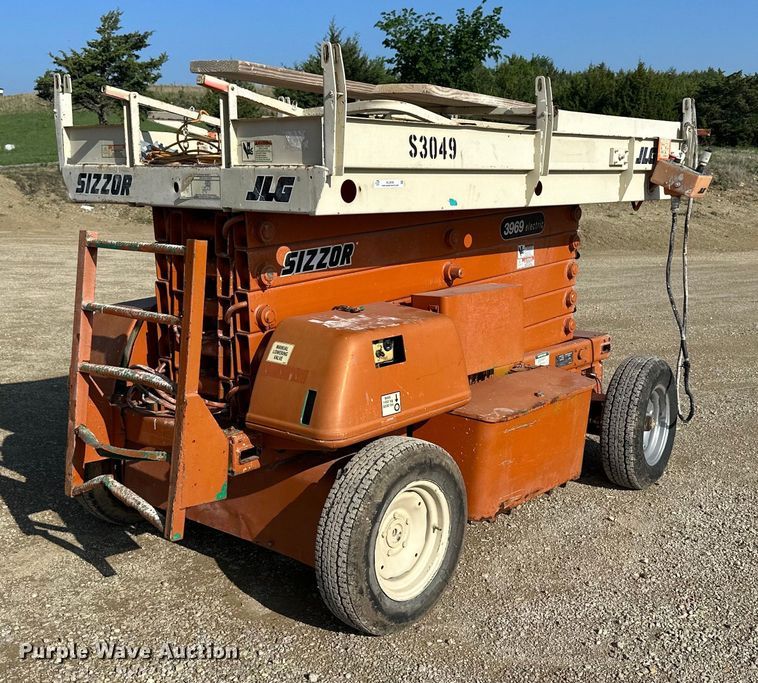 image for item KL9098 1998 JLG Sizzor 3969-E  scissor lift