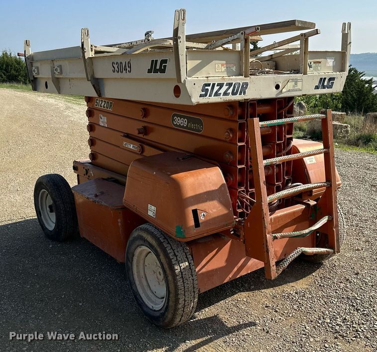 image for item KL9098 1998 JLG Sizzor 3969-E  scissor lift