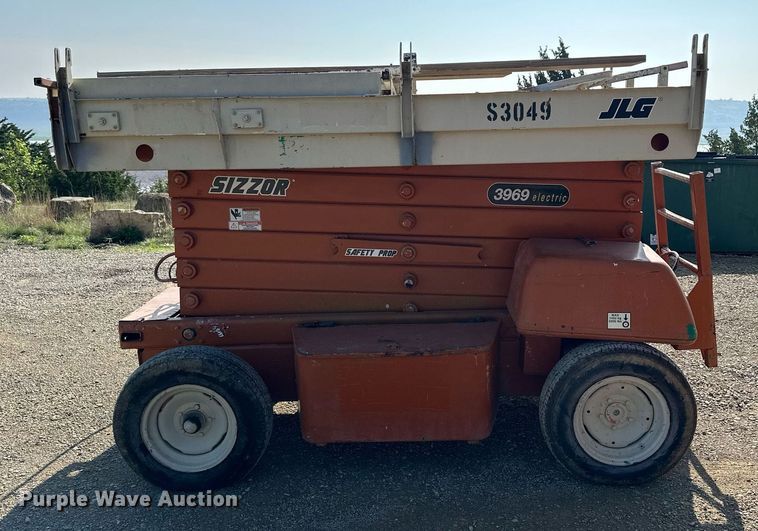 image for item KL9098 1998 JLG Sizzor 3969-E  scissor lift