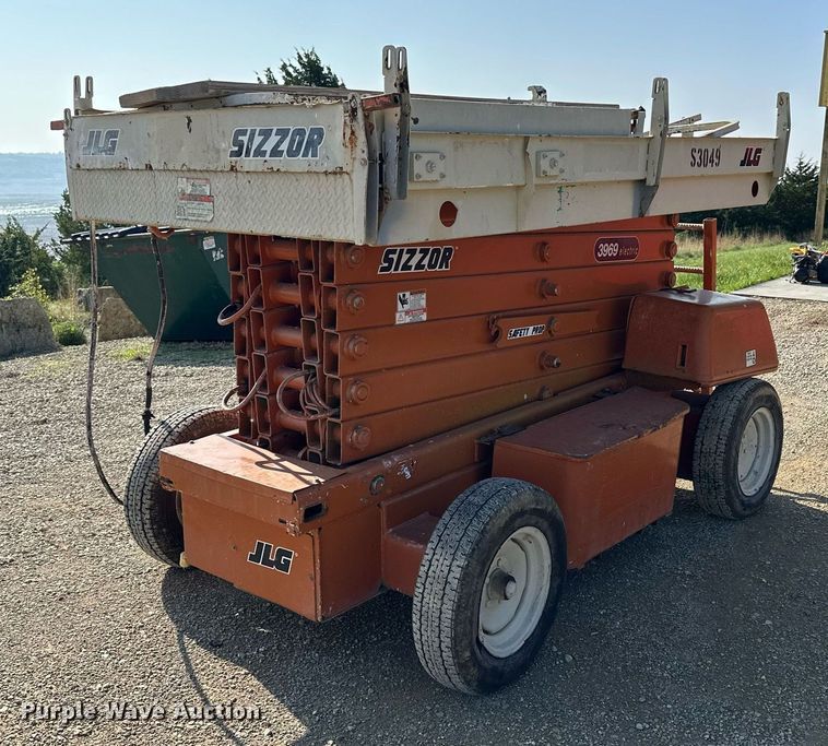 image for item KL9098 1998 JLG Sizzor 3969-E  scissor lift