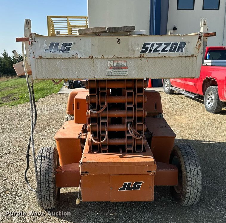 image for item KL9098 1998 JLG Sizzor 3969-E  scissor lift
