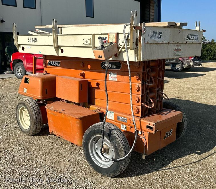 image for item KL9098 1998 JLG Sizzor 3969-E  scissor lift