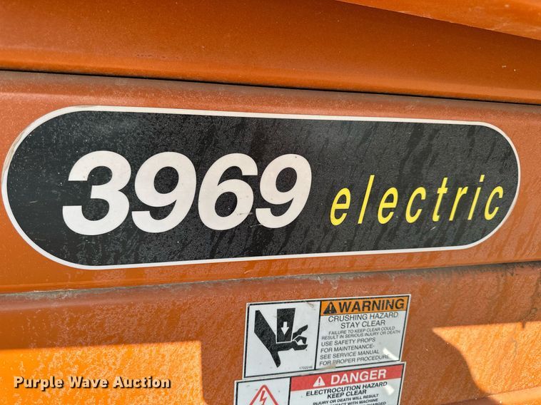 image for item KL9098 1998 JLG Sizzor 3969-E  scissor lift