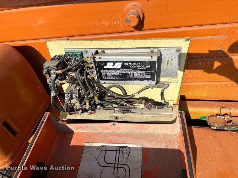 image for item KL9098 1998 JLG Sizzor 3969-E  scissor lift