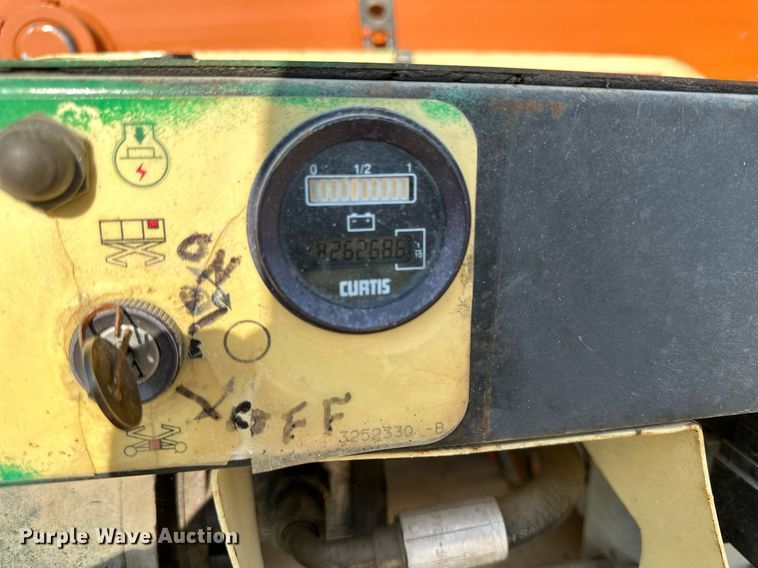 image for item KL9098 1998 JLG Sizzor 3969-E  scissor lift