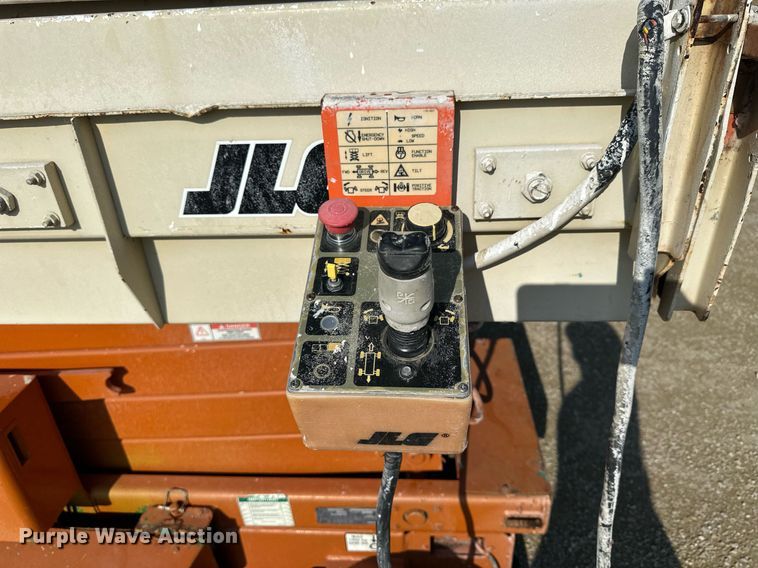 image for item KL9098 1998 JLG Sizzor 3969-E  scissor lift