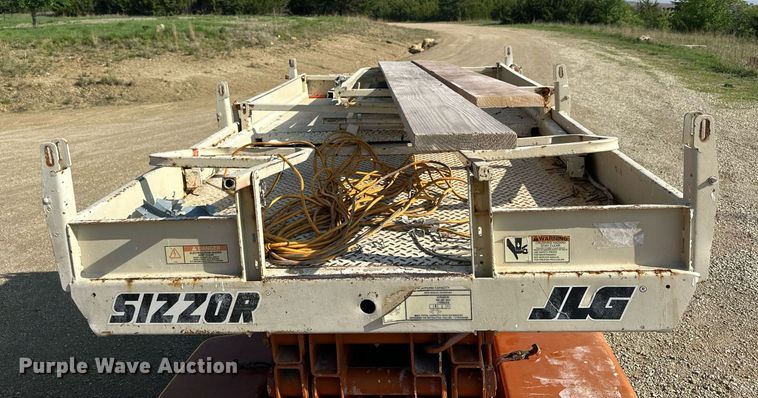 image for item KL9098 1998 JLG Sizzor 3969-E  scissor lift