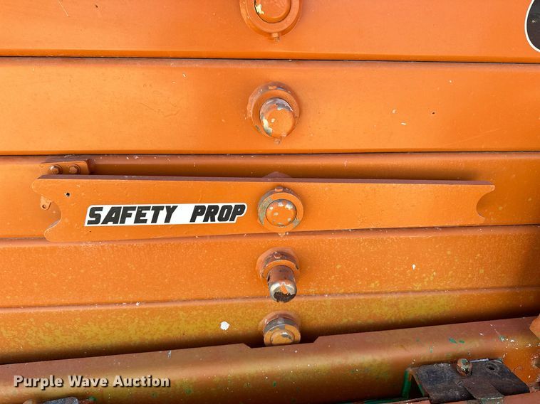 image for item KL9098 1998 JLG Sizzor 3969-E  scissor lift